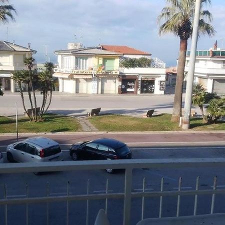 Monolocale Lungomare Viareggio Apartment Luaran gambar