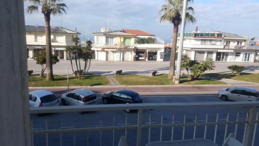 Monolocale Lungomare Viareggio Apartment Luaran gambar